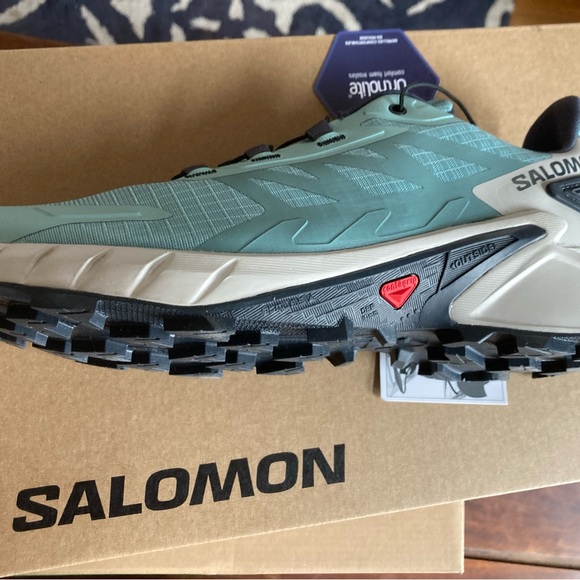New in box Solomon Trail Runners running shoes.Size 8.5 Beautiful color. - Picture 2 of 7